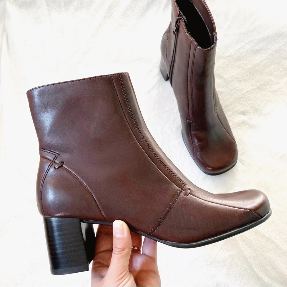 Elegant Brown Ankle Boots - Picture 13 of 13
